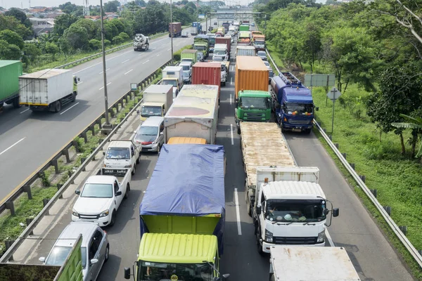 Ücretli yolda trafik sıkışıklığı — Stok fotoğraf