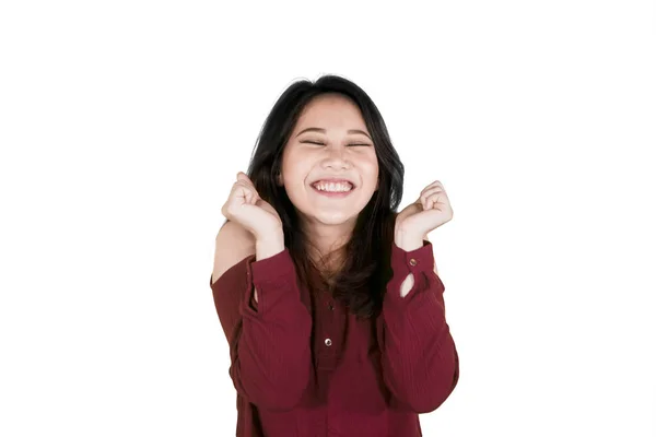 Menina bonito expressando feliz no estúdio — Fotografia de Stock