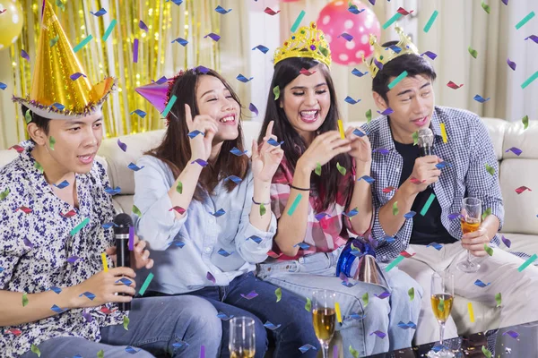 Two young couples having fun at a birthday party — Stock Photo, Image