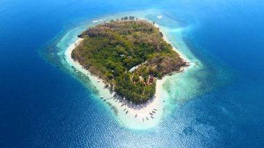 Gili Nanggu Adası'nın güzel havadan görünümü 