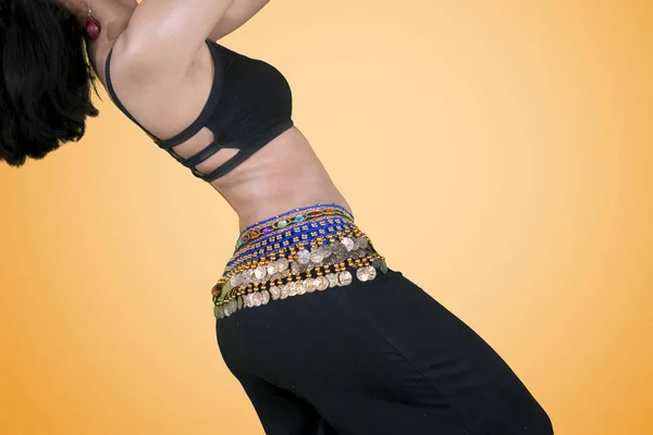 Unknown woman performs belly dance on studio — Stock Photo, Image