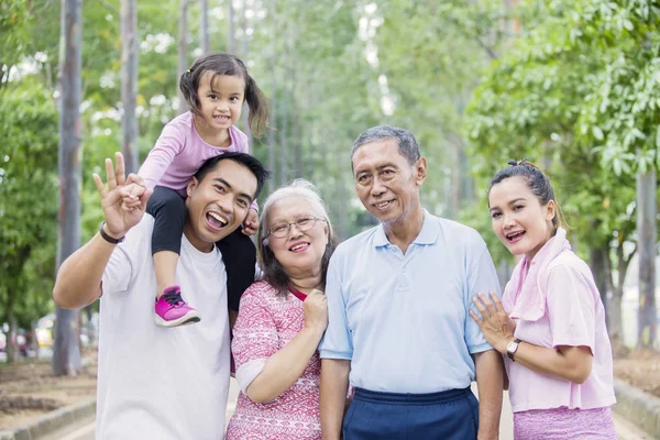 Cheerful multi generation family looks at the camera — Stock Photo, Image