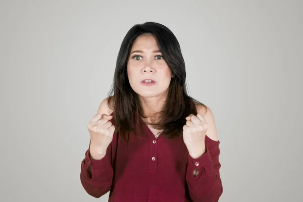 Young Asian woman looks angry in the studio — Stock Photo, Image