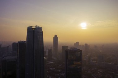 Gökdelenler ve yoğun konut silueti