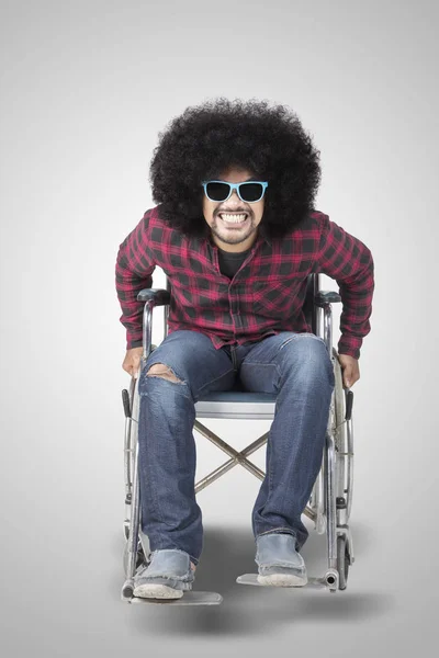 Disabled young man looks happy on a wheelchair — Stock Photo, Image