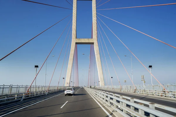 Köprü ayağı ile güzel Suramadu Köprüsü — Stok fotoğraf