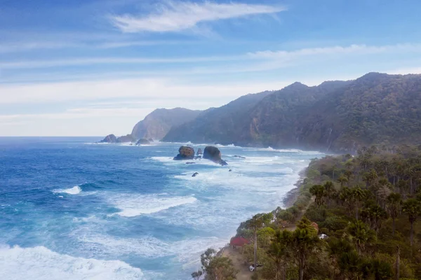 Exotic Papuma beach with frothy waves — Stock Photo, Image