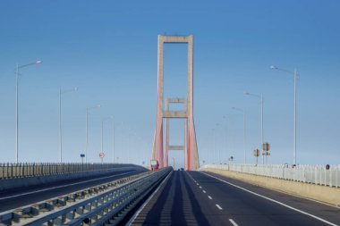 Surabaya ve Madura adasına bağlanan yol