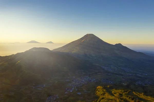 朝のシクニル丘からシンドロ山 — ストック写真