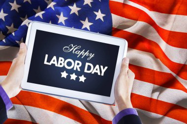 İşadamı el Happy Labor Day metin tutar