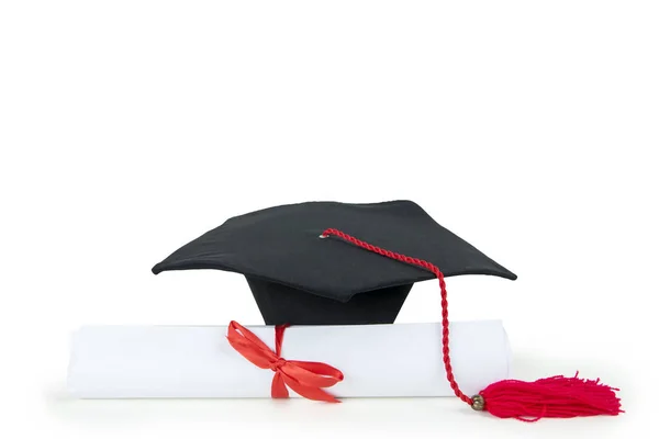 Diploma and graduation cap on the table — Stock Photo, Image