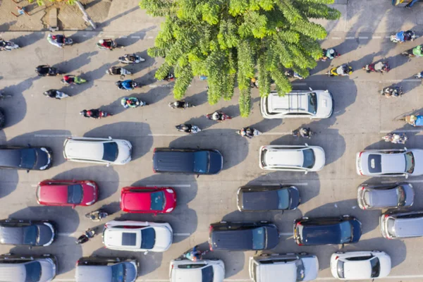 Spitsuur op de weg met drukke voertuigen — Stockfoto