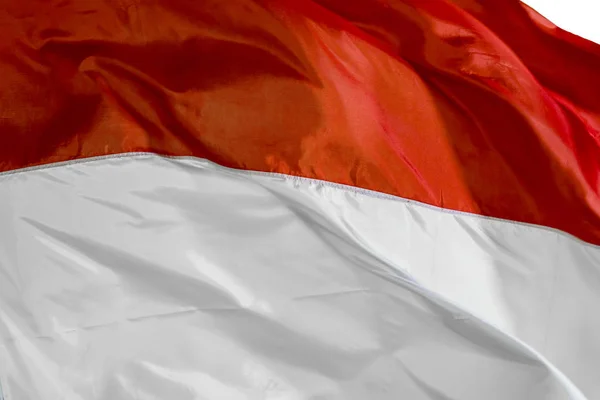 Close-up van de vlag van Indonesië zwaaiende in de wind — Stockfoto