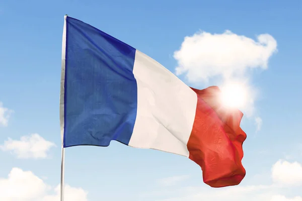 Francouzská vlajka mávající v pozadí slunečního svitu — Stock fotografie