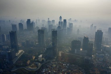 Jakarta şehrinde hava kirliliği doğal