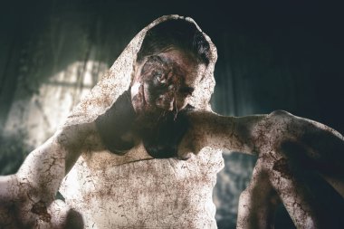 Yanan duvarla sürünen ürkütücü gelin hayaleti 