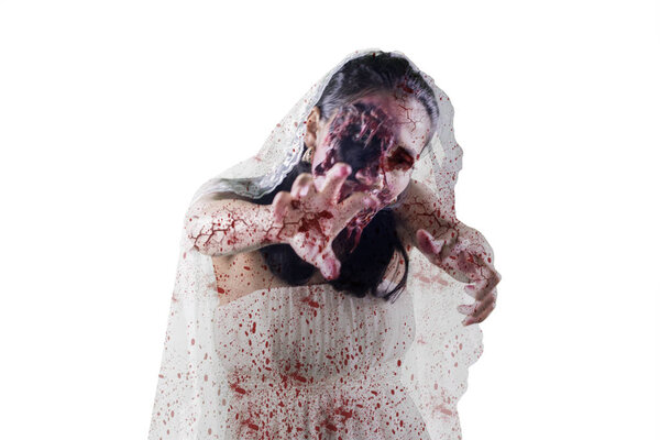 Жуткая невеста-призрак, кишащий горящей стеной
 