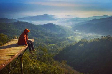 Bilinmeyen adam sabah Ngisis tepe görünümü zevk