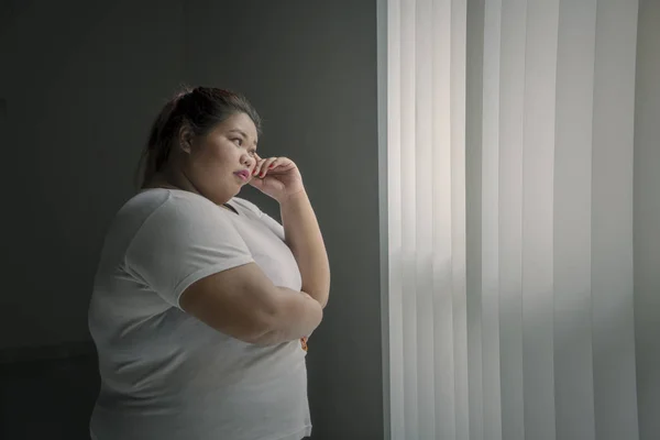 Fat woman caught red handed checking out fridge — Stock Photo, Image