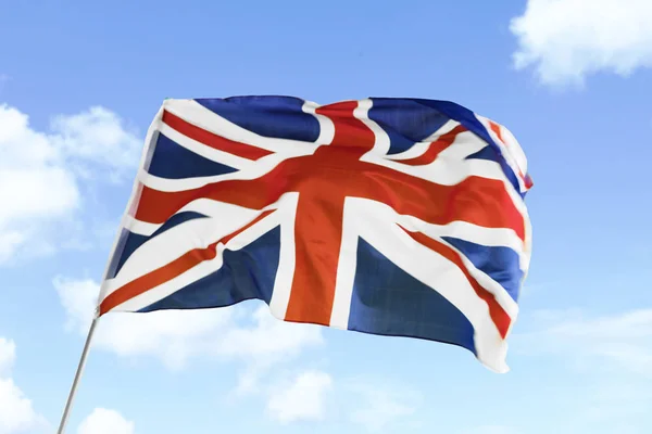 United Kingdom flag with blue sky background — Stock Photo, Image