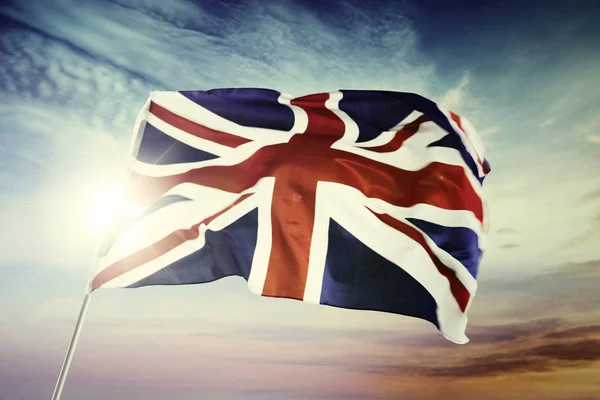 Gün doğumu arka plan ile İngiltere bayrağı — Stok fotoğraf