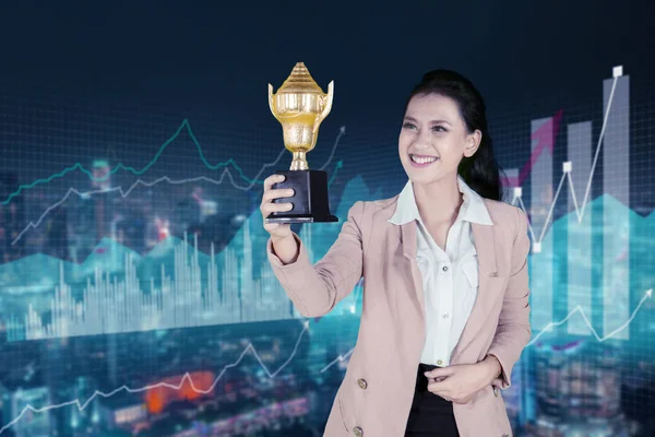 Angry businesswoman wears boxing gloves in office — Stock Photo, Image