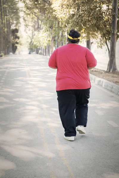 Young fat man looks tired after exercises on studio — Stock Photo, Image