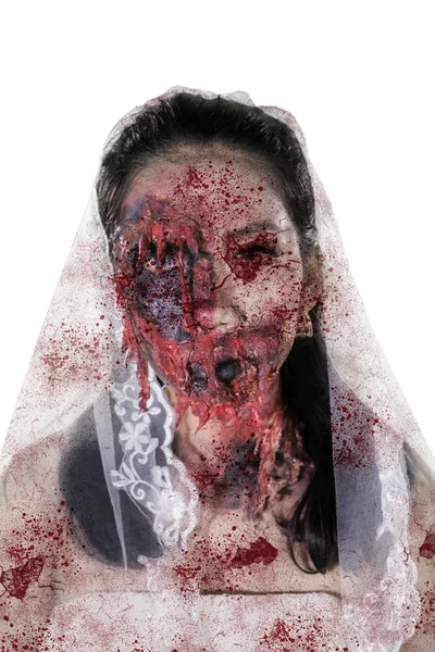 Giovane donna che fa il trucco viso horror in studio — Foto Stock