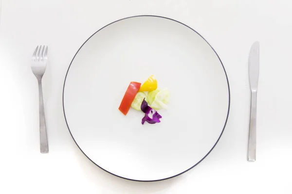 Mała porcja sałatek warzywnych na stole — Zdjęcie stockowe