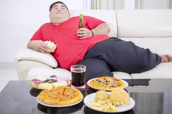 Smiling fat man wears sportswear at autumn — Stock Photo, Image