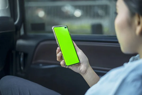 Female passenger using a phone with blank screen — Stock Photo, Image