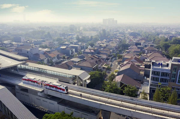 Jakarta MRT mozog-on emelkedett sín — Stock Fotó