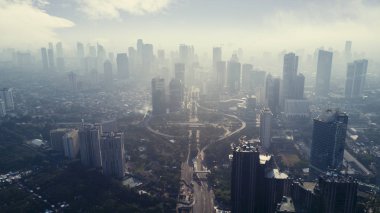 Puslu sabah Semanggi kavşak kaplı