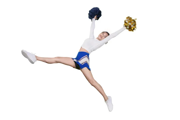 Aufgeregte Cheerleader heben Pompons und Sprünge — Stockfoto
