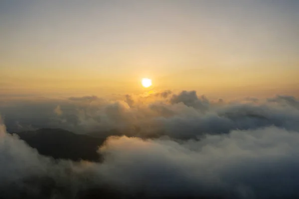 Aerial scenic of beautiful sunrise above clouds — Stock Photo, Image