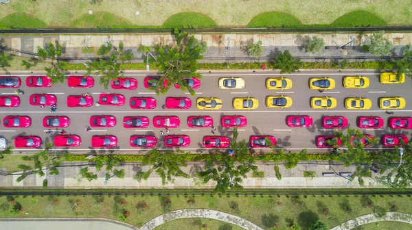 Multitud de coches Ferrari de lujo en la carretera — Foto de Stock