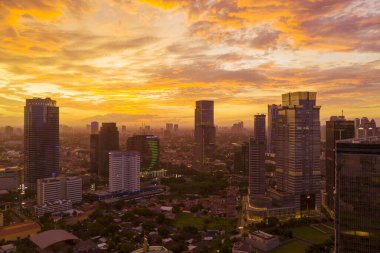 Jakarta şehir merkezindeki güzel alacakaranlık silueti