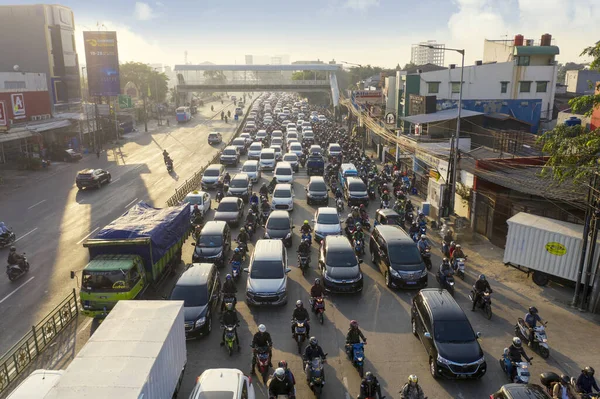 Aerial view of crowded vehicles on highway — Stock Photo, Image