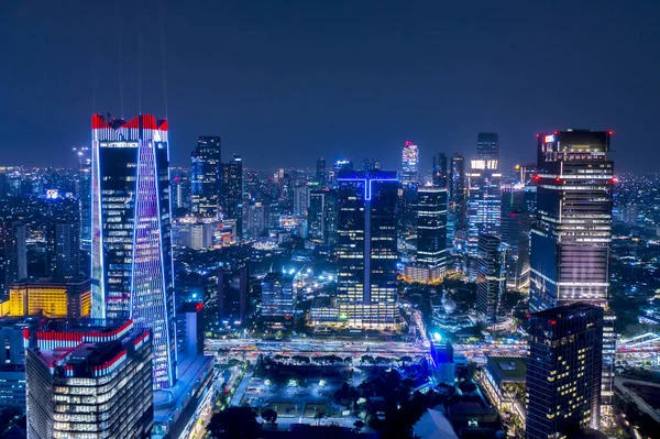 Prachtige stad Jakarta met gloeiende wolkenkrabbers — Stockfoto
