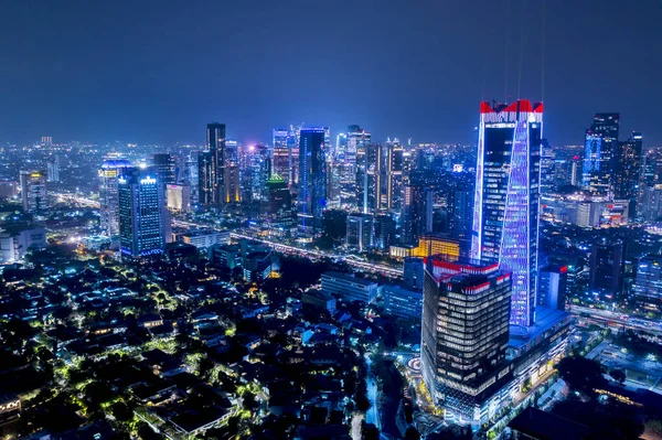 Gece lambalı egzotik bir Jakarta şehri. — Stok fotoğraf