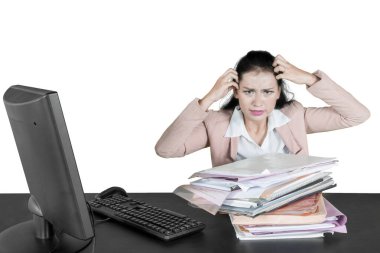 Stresli iş kadını aşırı çalışıyor.