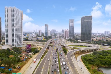 Jakarta Dış Halka Gişesinden geçen araçlar