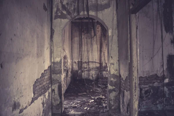 Chambre abandonnée dans une maison effrayante — Photo