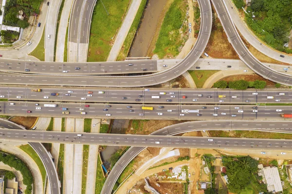 Voertuigen op Jakarta buitenring en Depok Antasari tol — Stockfoto