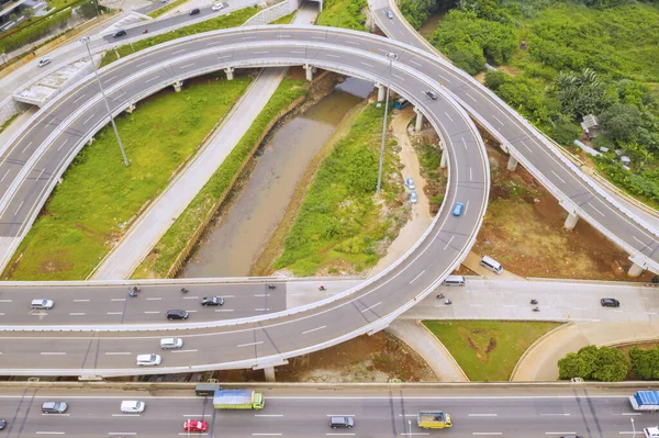 Fahrzeuge, die auf depok antasari Mautknoten passieren — Stockfoto