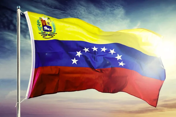 Venezuela národní vlajka vlnící se za úsvitu — Stock fotografie