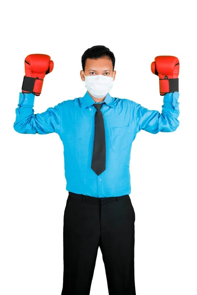 Νεαρός Επιχειρηματίας Ιατρική Μάσκα Και Γάντια Μποξ Στο Στούντιο Απομονωμένος — Φωτογραφία Αρχείου