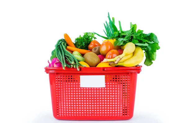 Szerves Zöldségek Gyümölcsök Egy Műanyag Kosárban Asztal Fölött Stúdióban Fehér — Stock Fotó