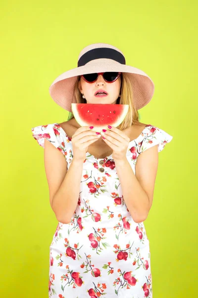 Portrait Gorgeous Woman Holding Watermelon While Wearing Sunglasses Hat Studio — Stock Photo, Image