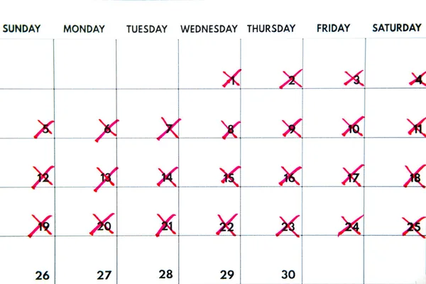 Κλείσιμο Ημερολογίου Που Δείχνει Τις Ημέρες Που Διαγράφηκαν Κόκκινο Μαρκαδόρο — Φωτογραφία Αρχείου